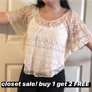 🌻 B1G2 FREE🌻 flowy lace blouse